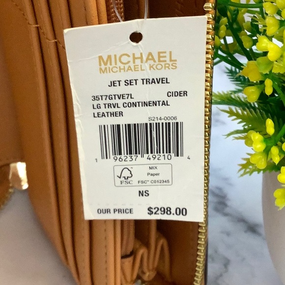 NWT Michael Kors Large Zip Around Wallet Clutch Wristlet in Leather - Cider - Picture 2 of 5